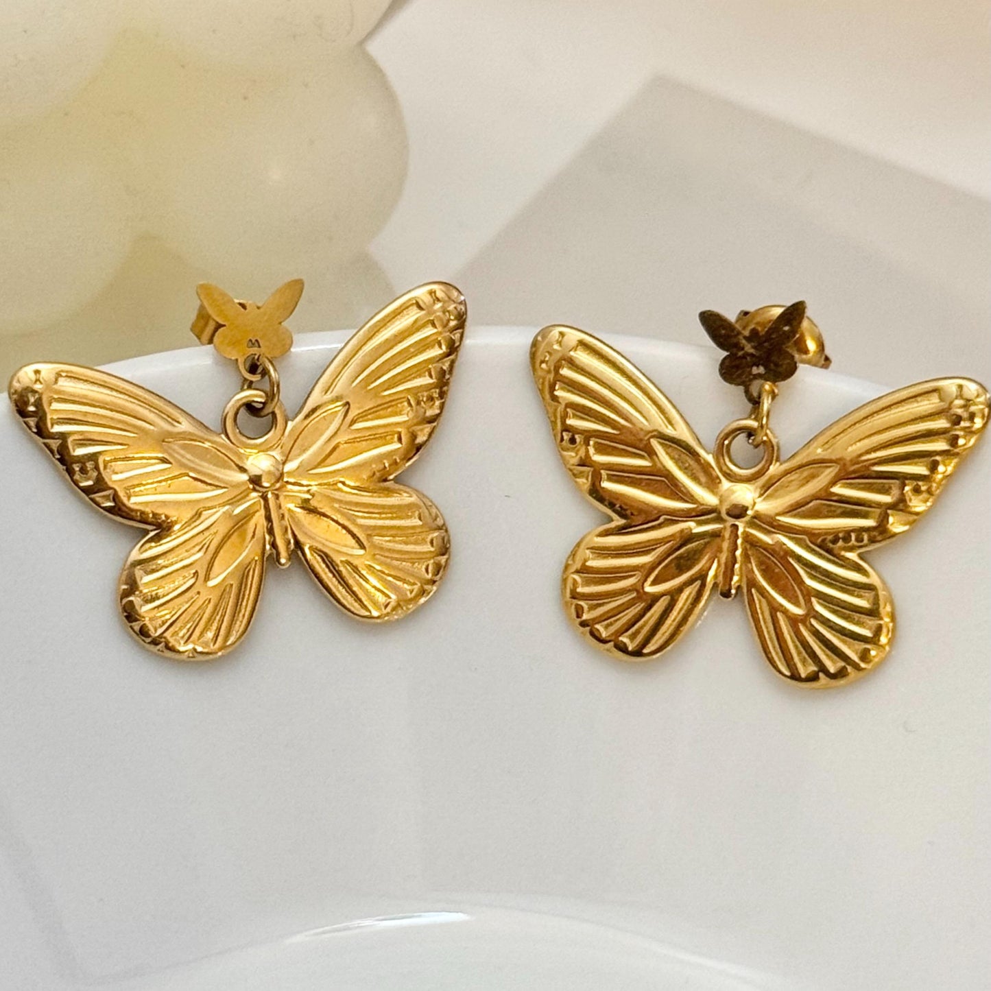 Pendiente de Mariposa Dorada