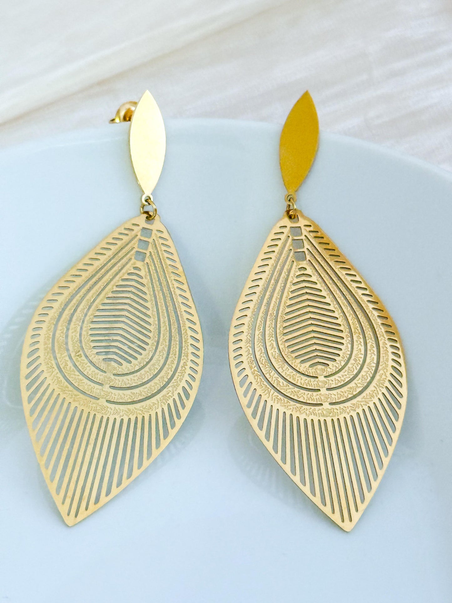 Pendientes plumas de pavo real dorados