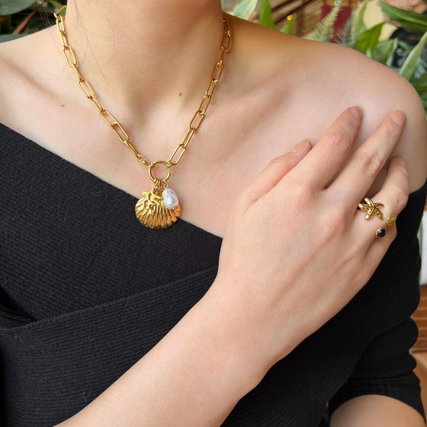 Collar de perlas, corales y concha Chaim