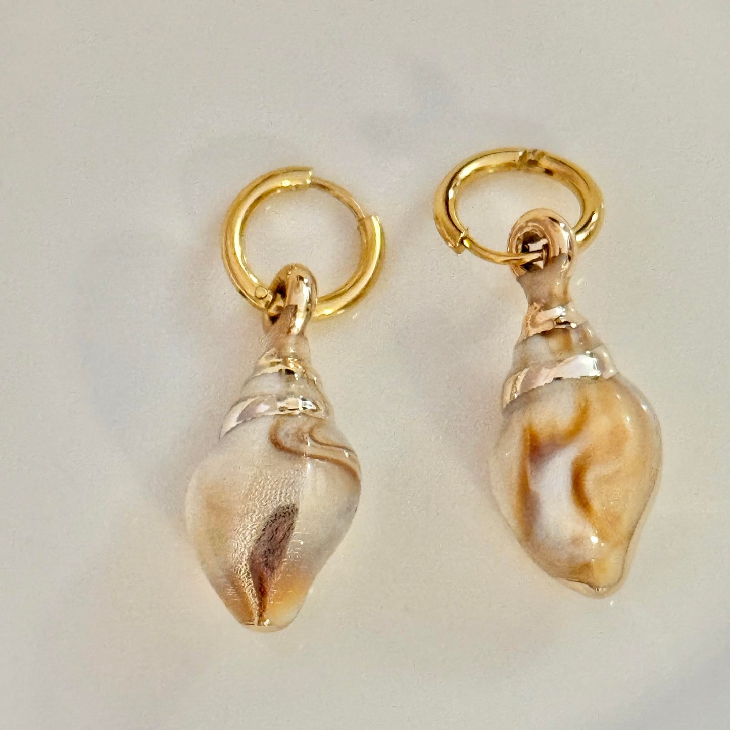 Pendiente caracol de Real BEIGE