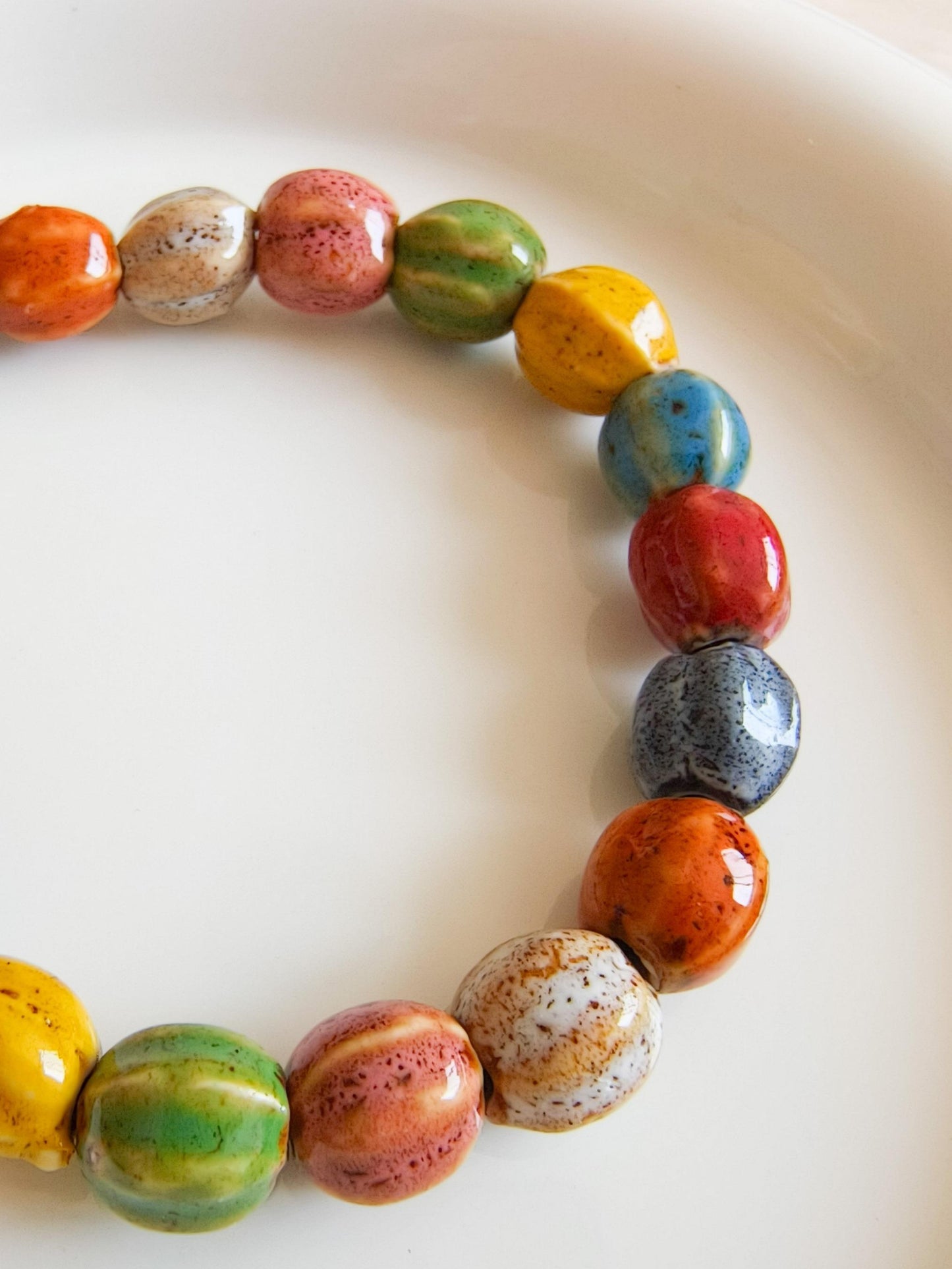 Pulsera de cuentas de cerámica multicolor