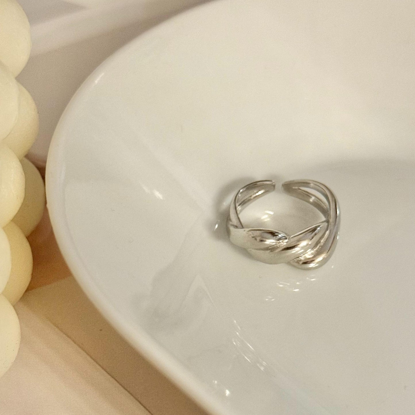 Anillo de Nudo Moderno Talla Única 18 - Accesorio de moda versátil y sofisticado