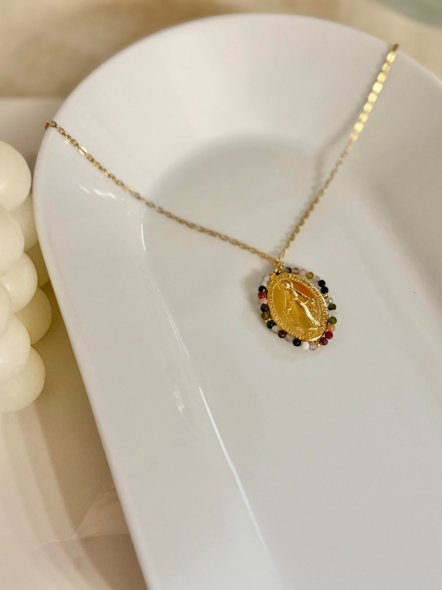 Collar Virgen con Piedras