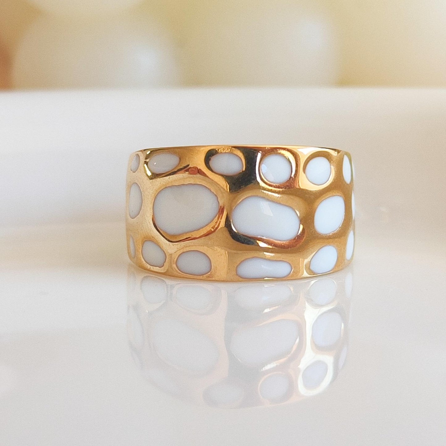 Anillo Yayoi Kusama adjustable (lunares)