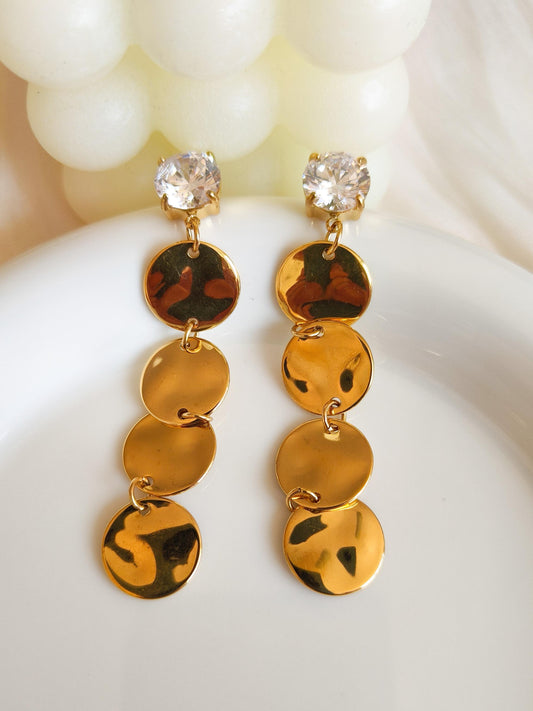 Pendientes largos con diseño de ondas redondas y circonita grande