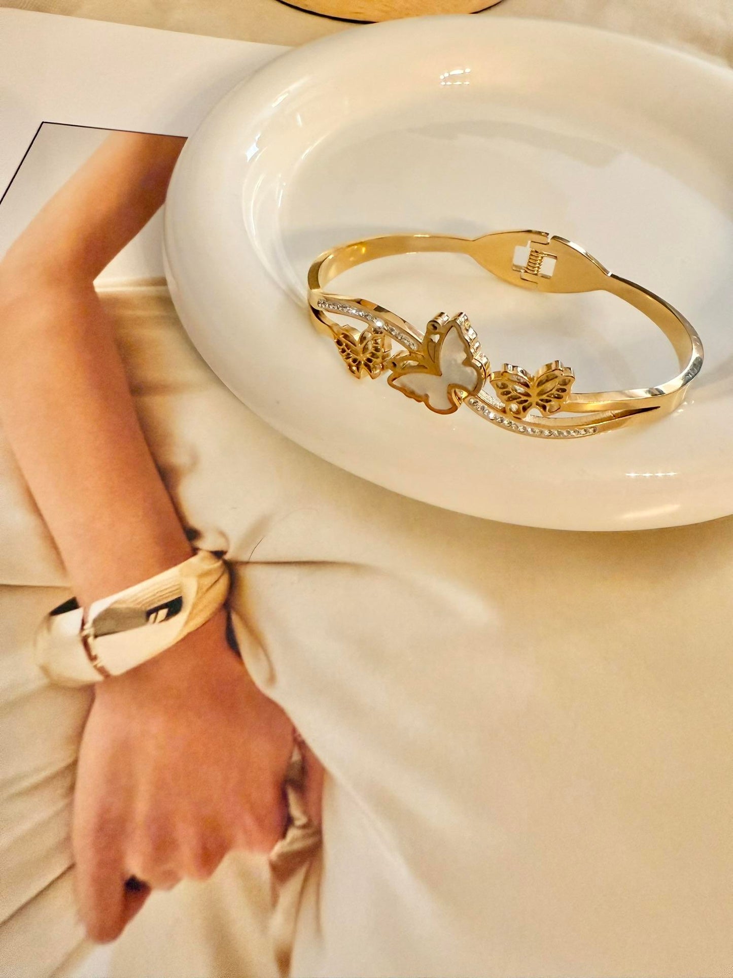 Pulsera Rígida Danza de Mariposas