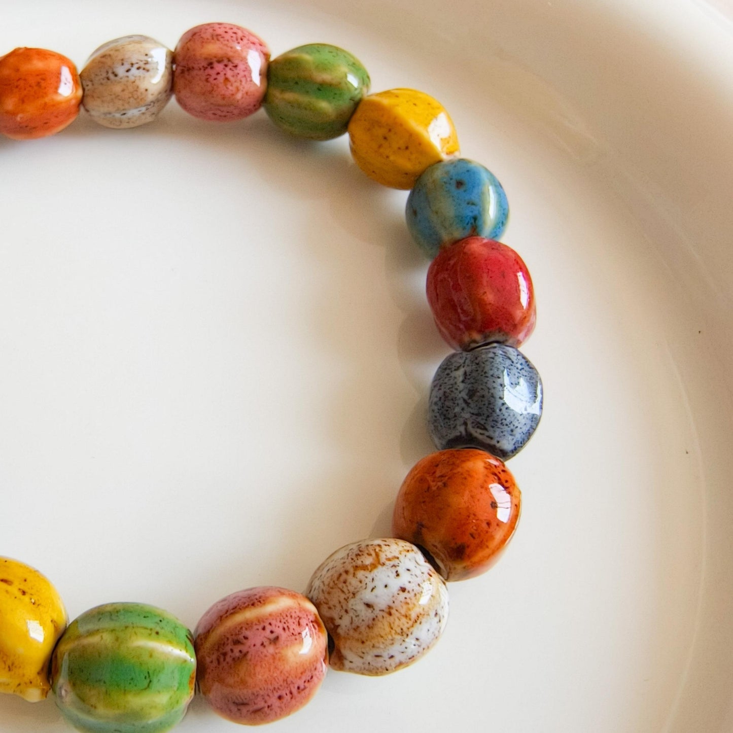 Pulsera de cuentas de cerámica multicolor