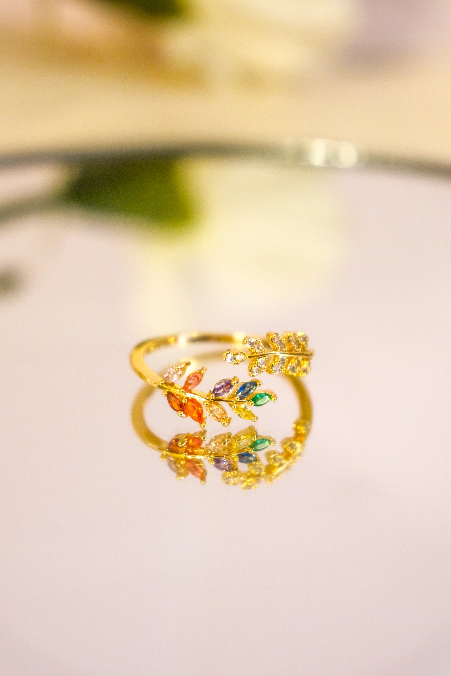 Anillo Hoja Arcoíris Ajustable