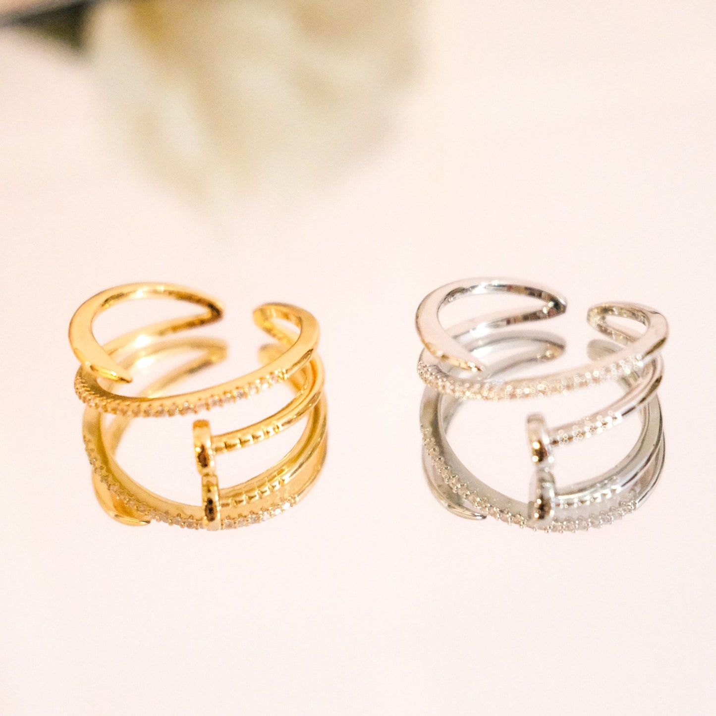 Anillo Clavo Moderno (Disponible en dorado y plateado)