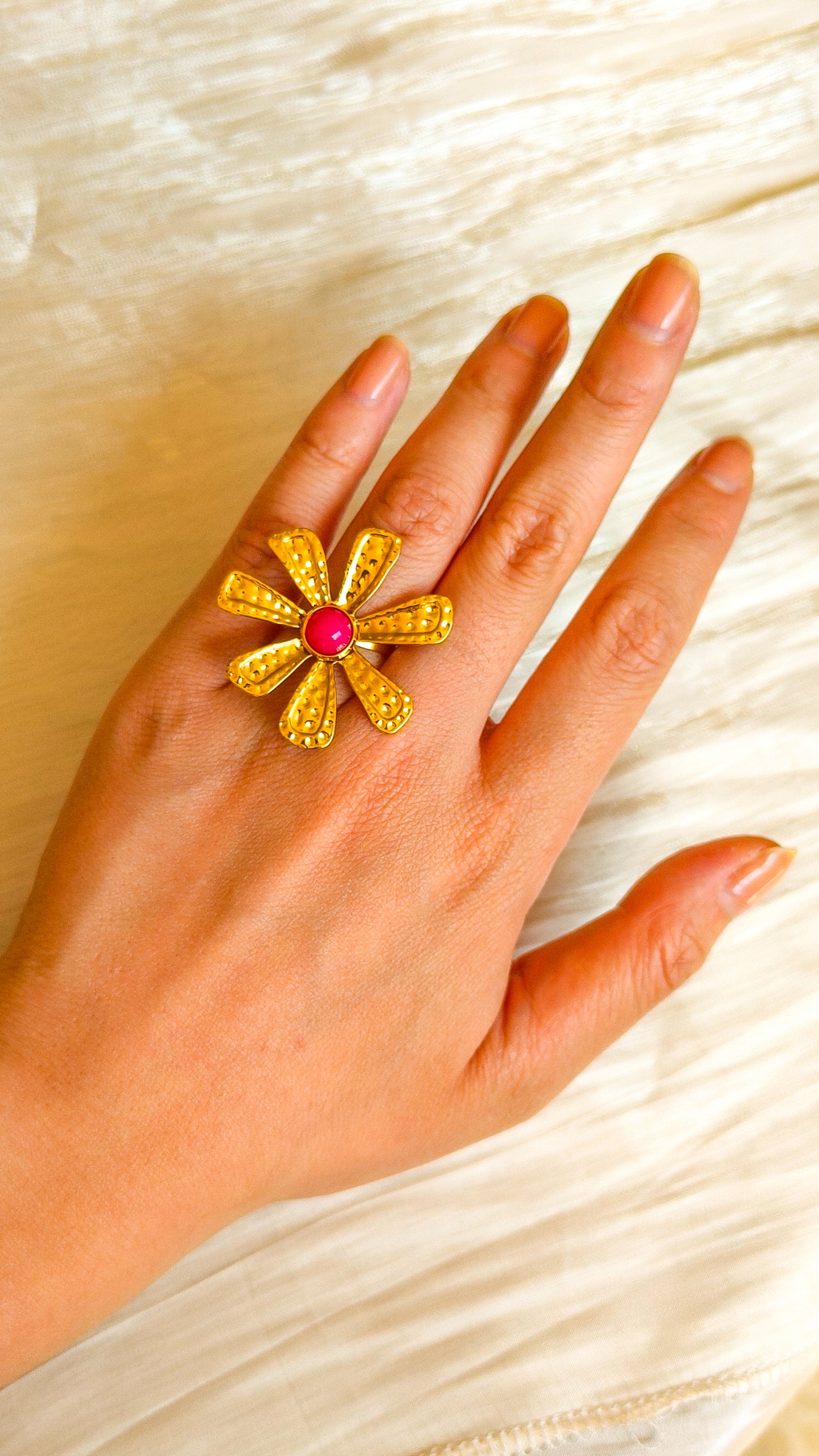 Anillo Frida Ajustable ( Flor Grande con piedra)