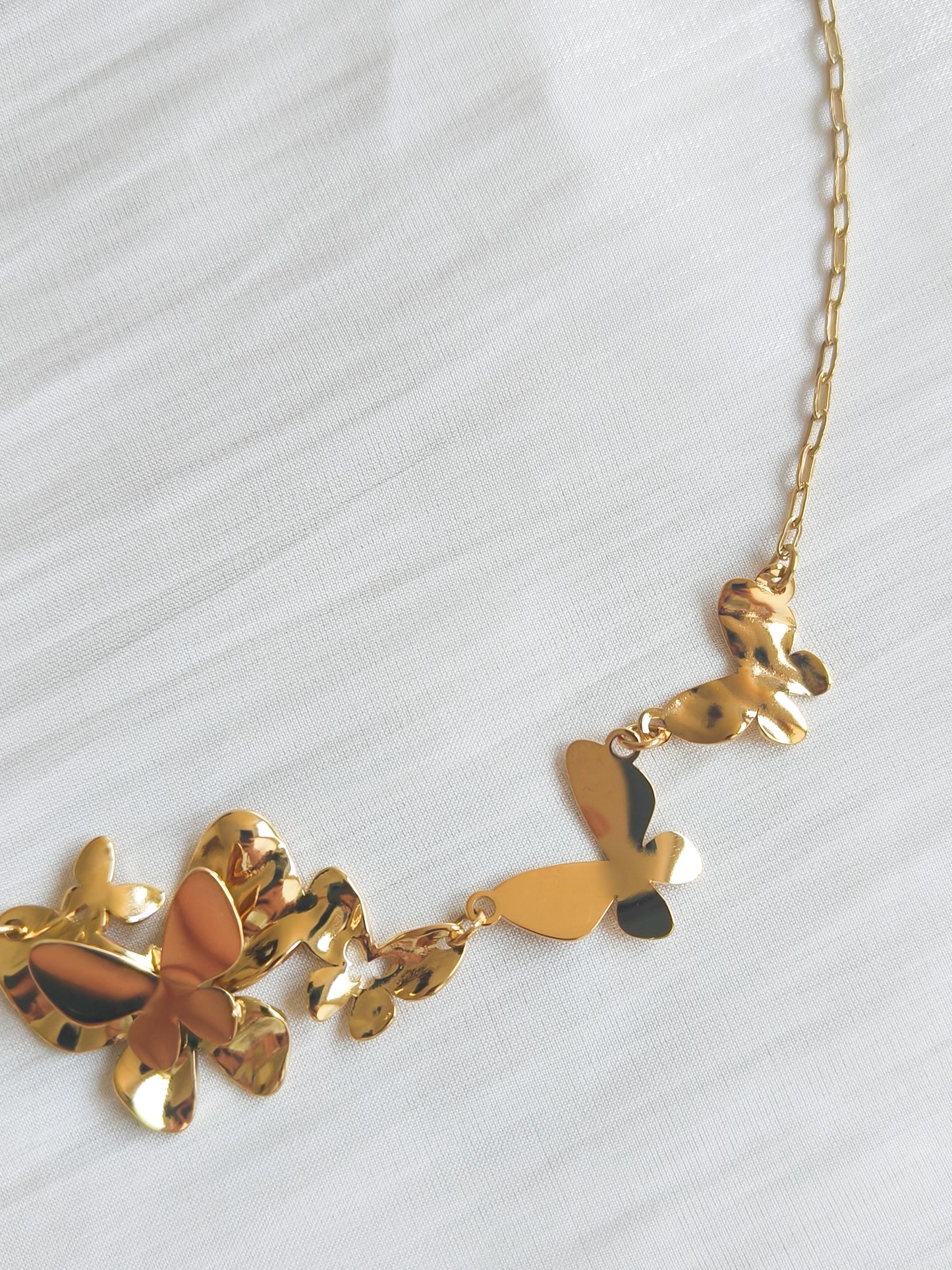 Collar Mariposas doradas