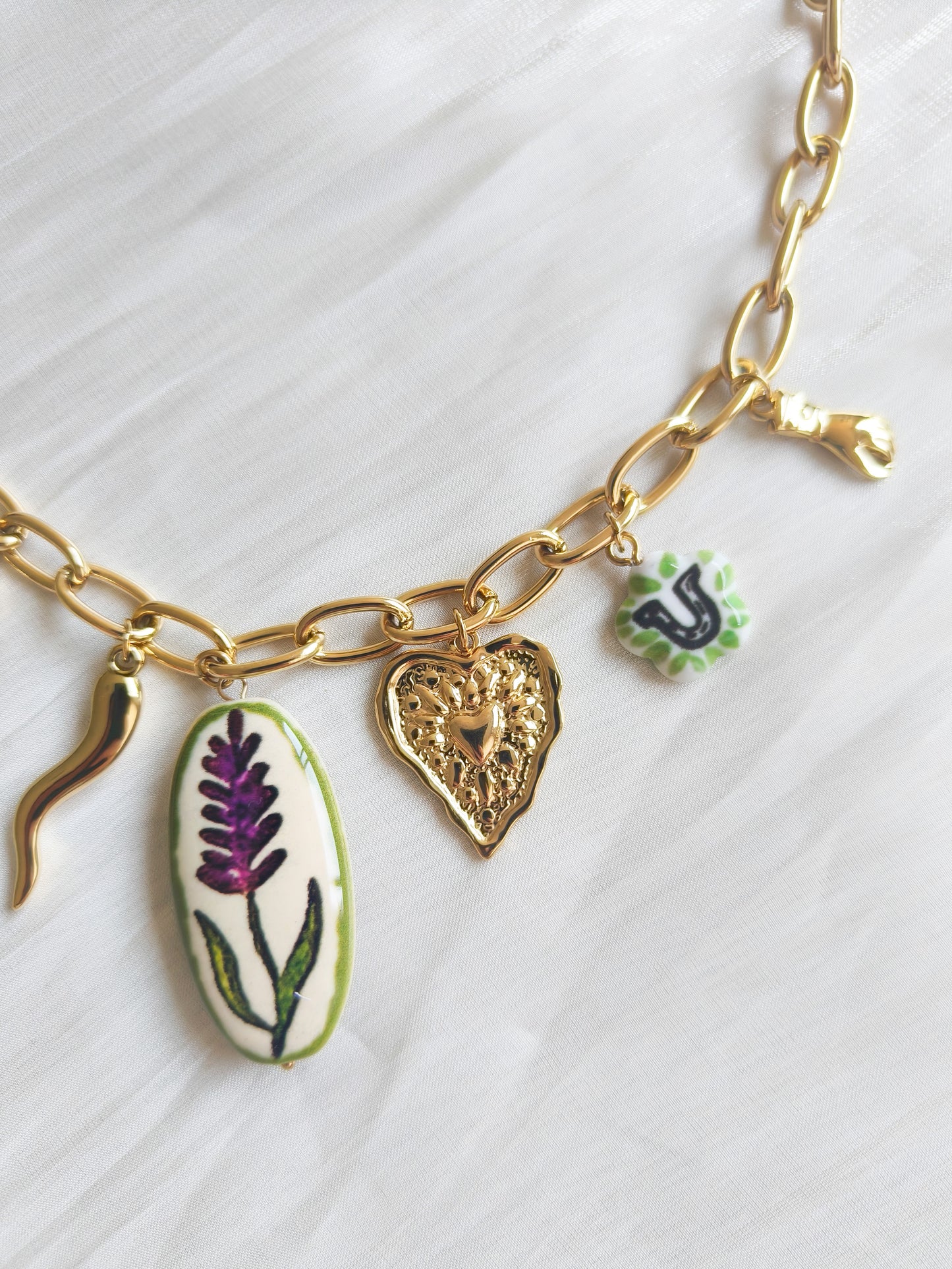 Collar botánico dorado (corazón)