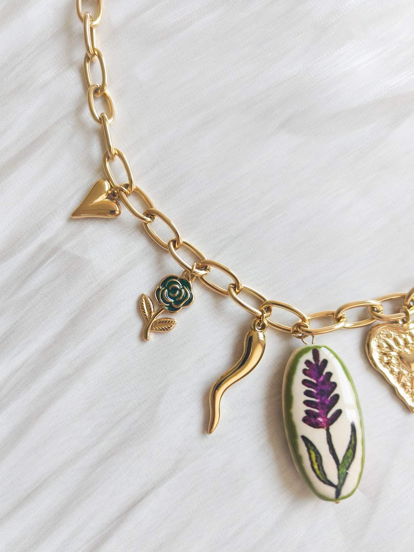 Collar botánico dorado (corazón)