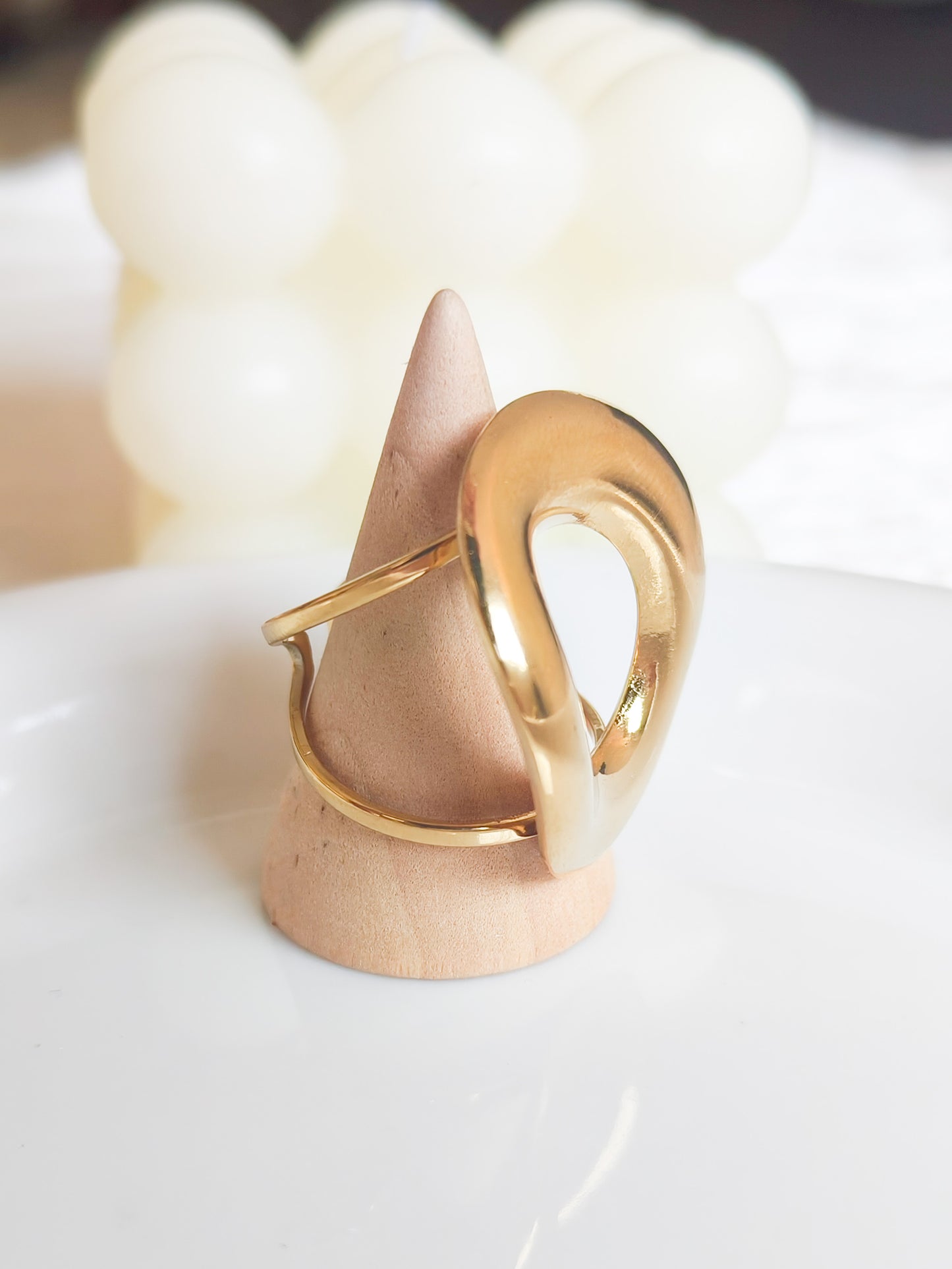 Anillo óvalo escultórico ajustable