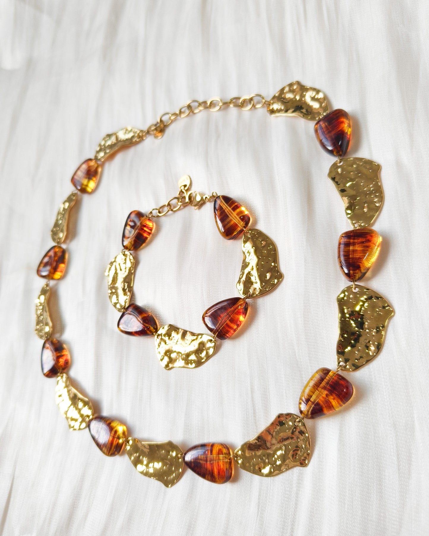 Look luz dorado de LunaAmbar ( collar + pulsera)