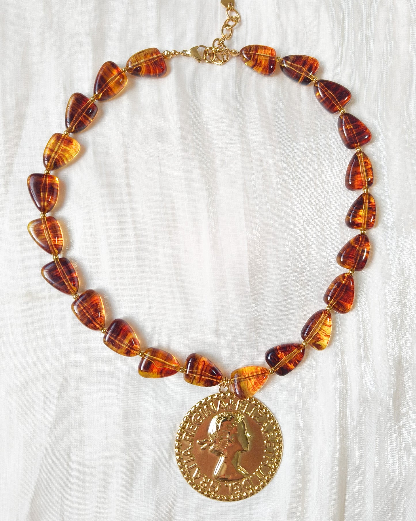 Collar Medallón Reina