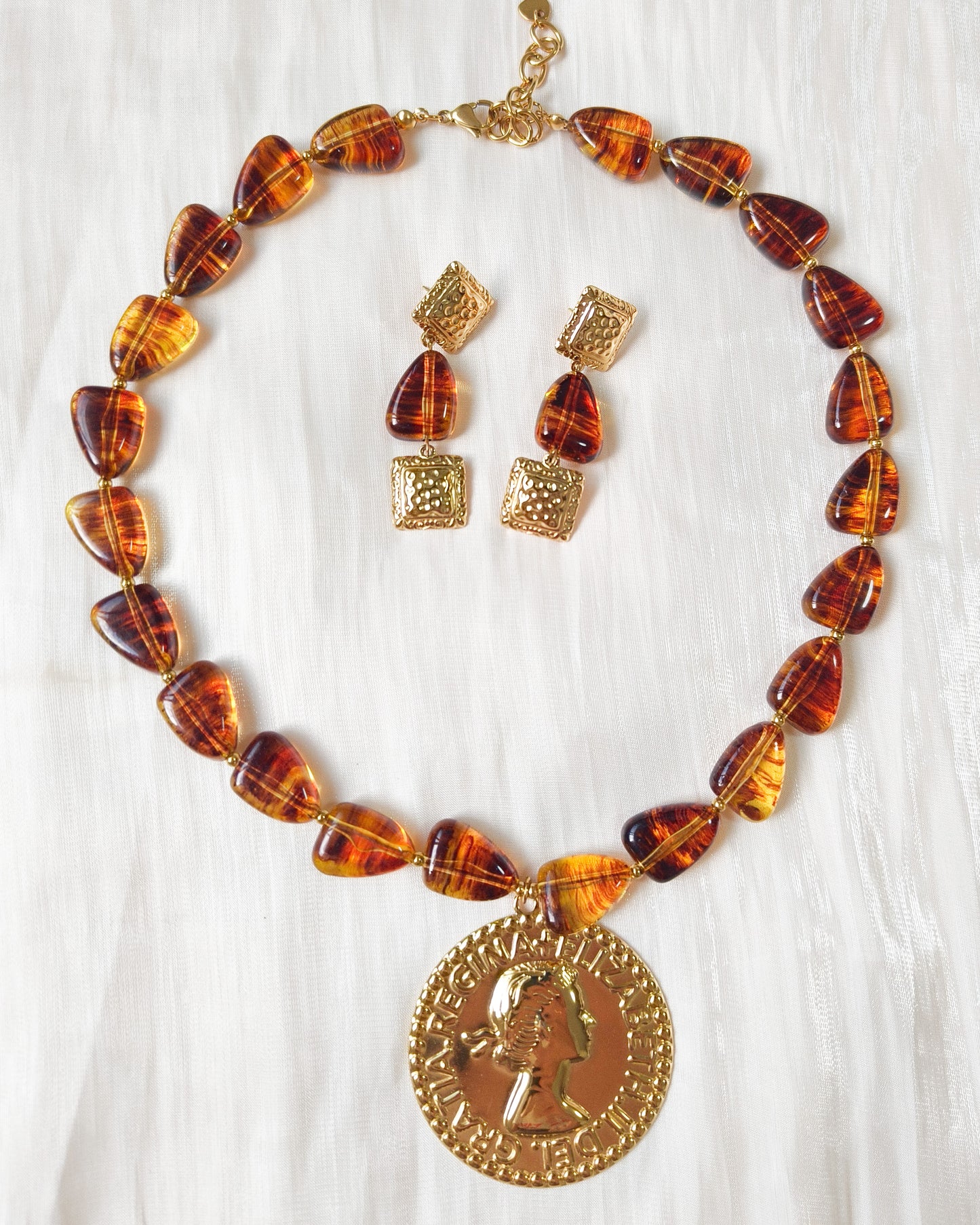 Collar Medallón Reina