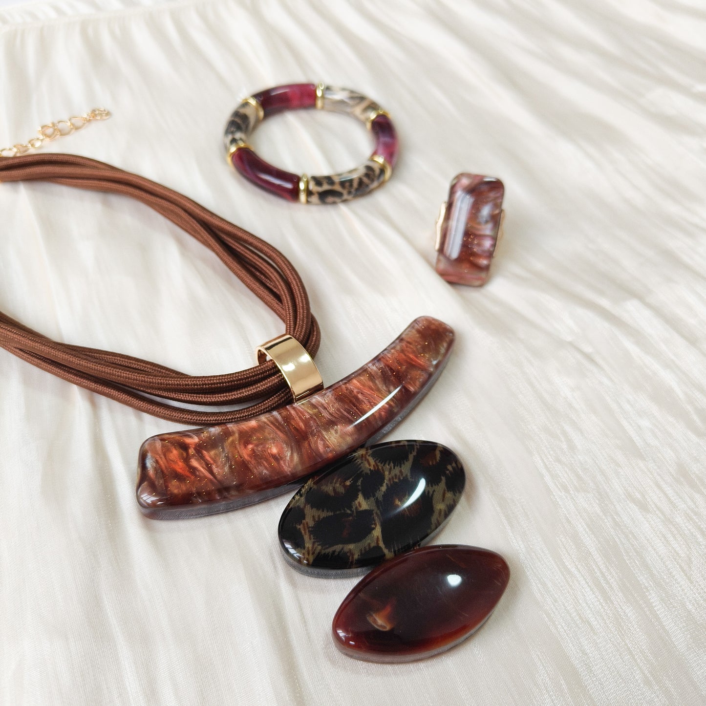 Collar Bali Tierra ( tres piedras)