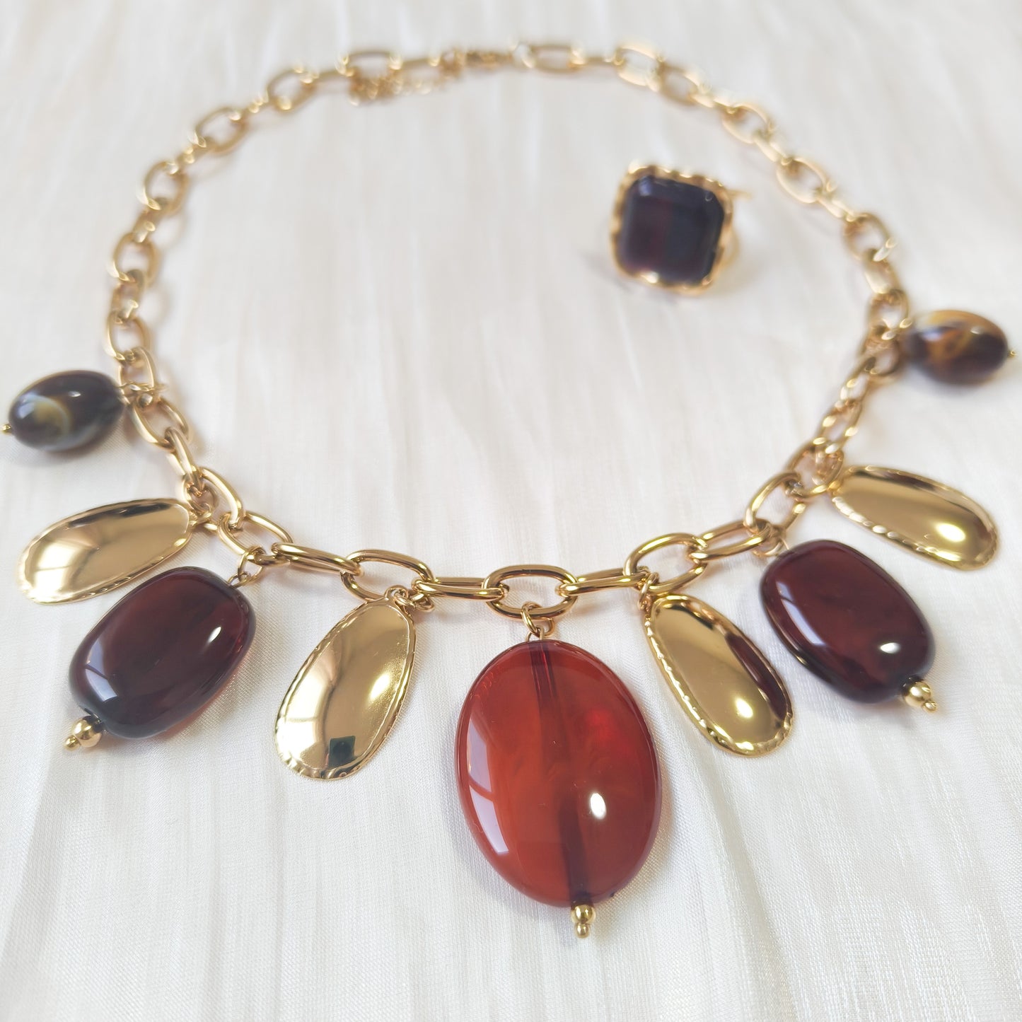 Collar Claracharm ovalado (2 colores)