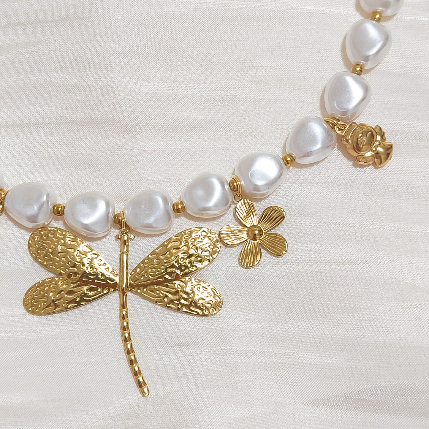 Collar Libélula Dorada