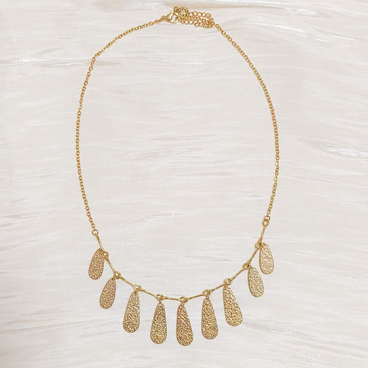 Collar Brillos Dorados Hoja Alma