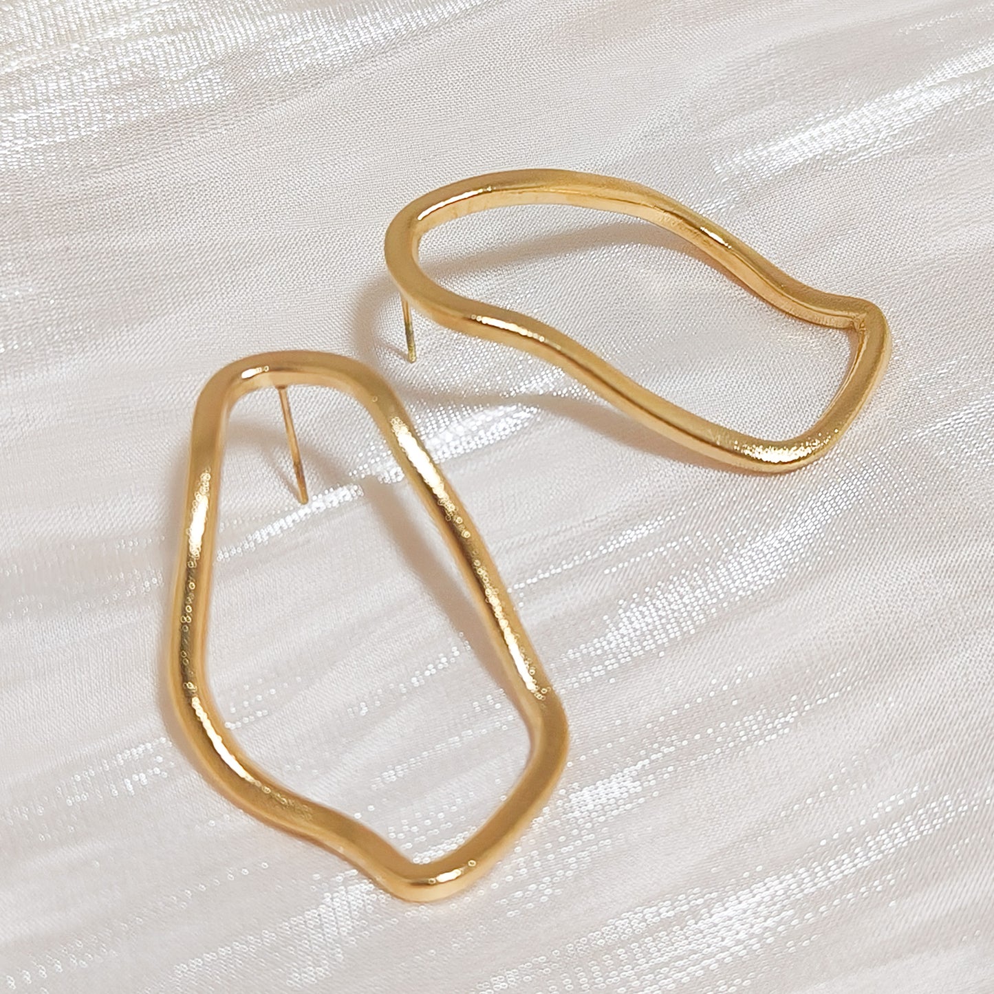 Pendientes Bruma Dorado (silueta irregular)