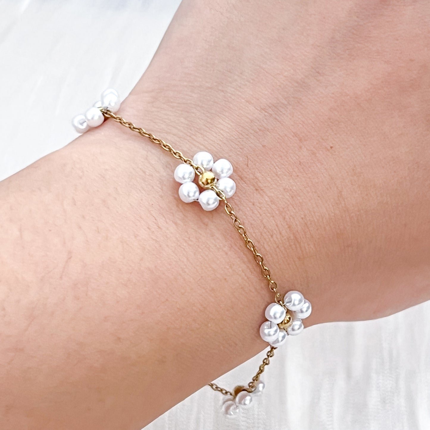 Look Margarita blanca Dorada (collar& pulsera )