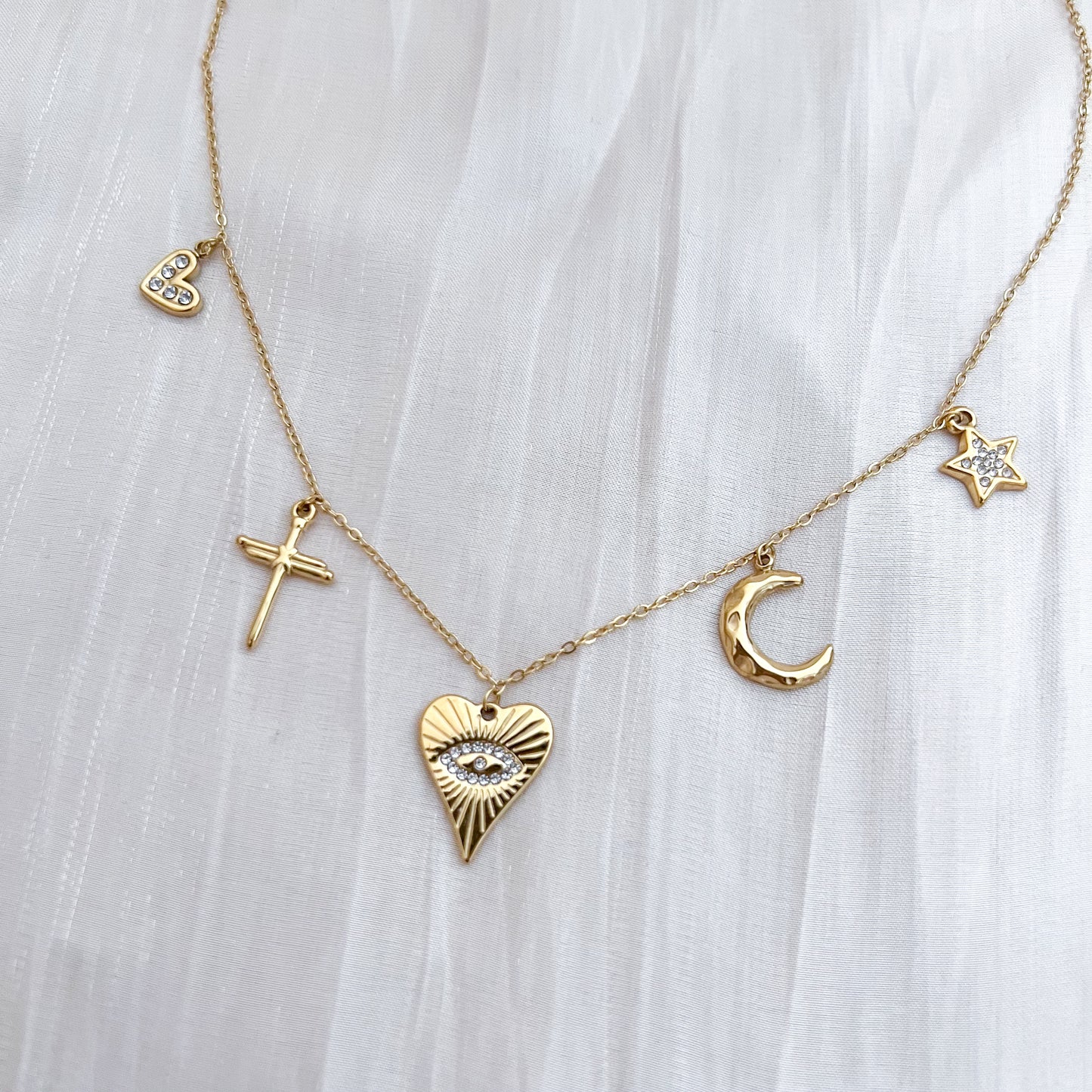 Collar Luna Valeria (charms fino corazones)