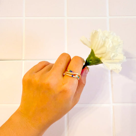 Anillo Arcoíris Elegancia Cruzada
