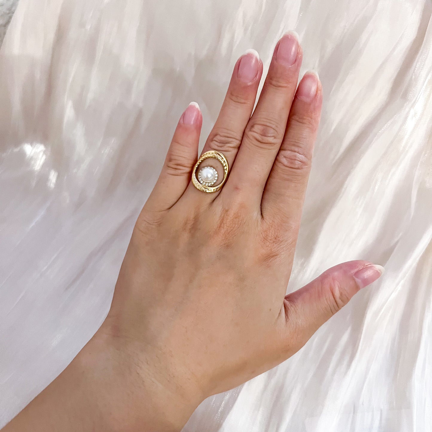 Anillo Atenea Perla Blanca (ajutable)