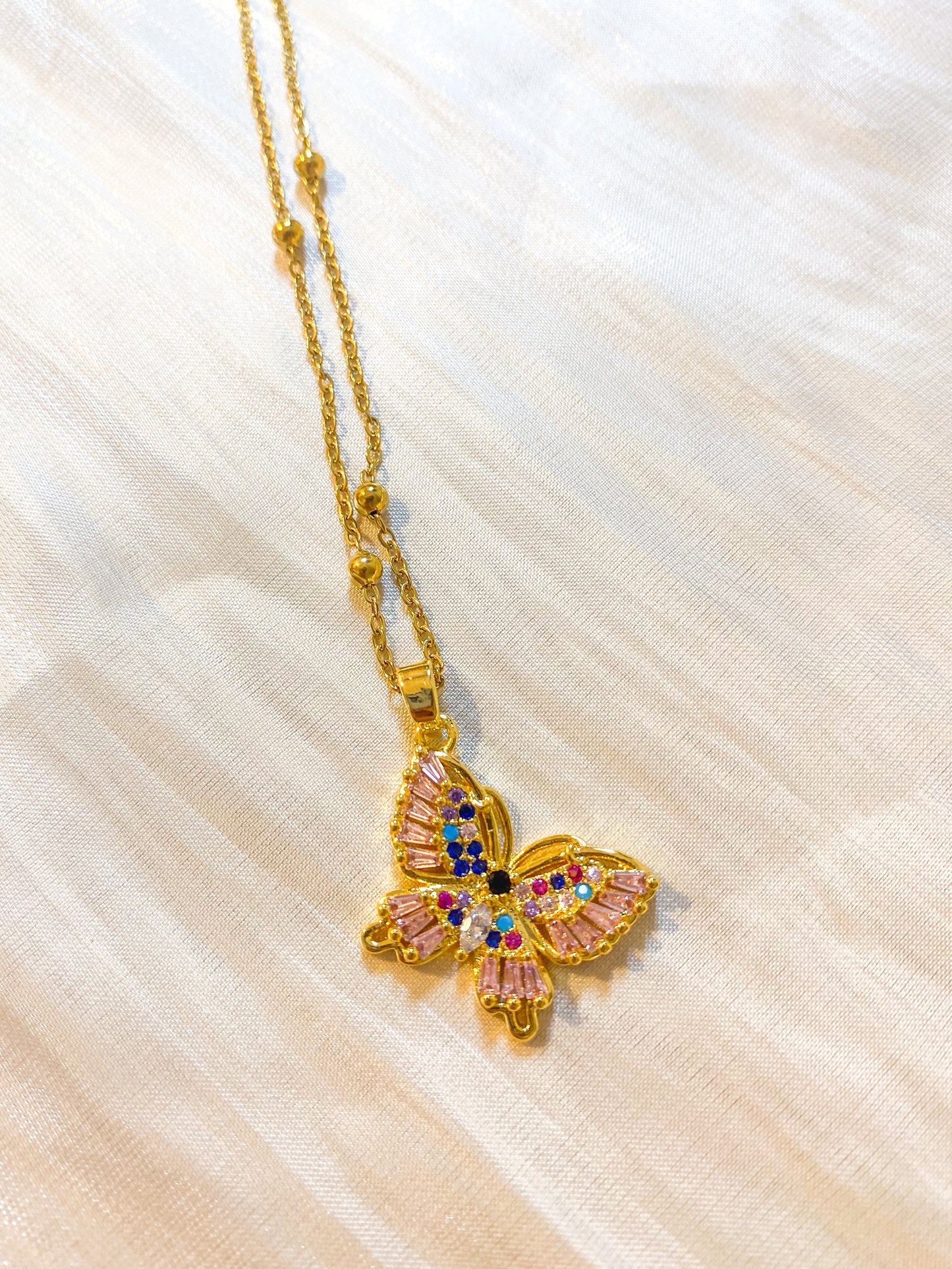 Collar Mariposa Kyoto (Brillo Multicolor) Hecho a mano