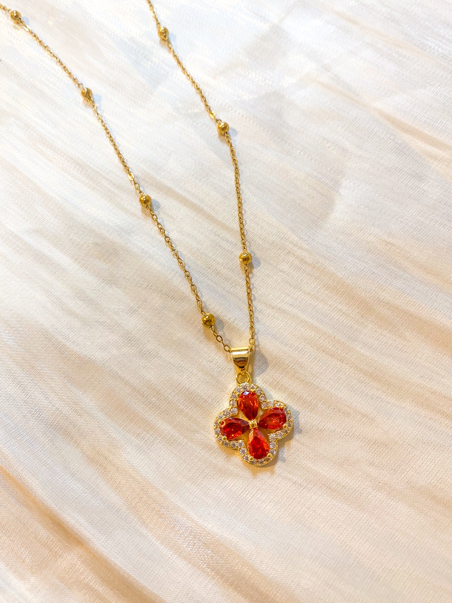 Collar Flor Verde Marrakech (dos colores)Hecho a mano