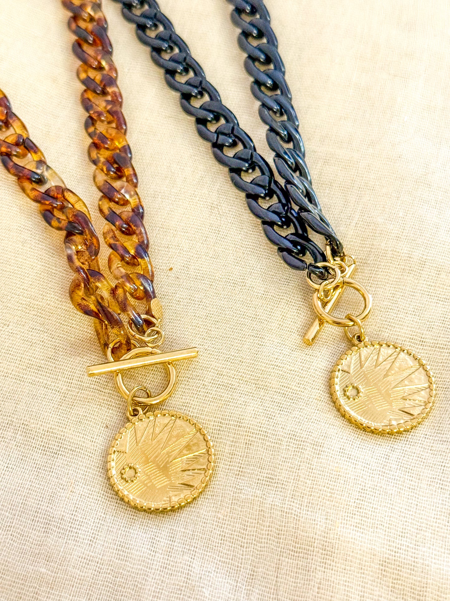 Collar Eclipse Dorado (Medalla sol)