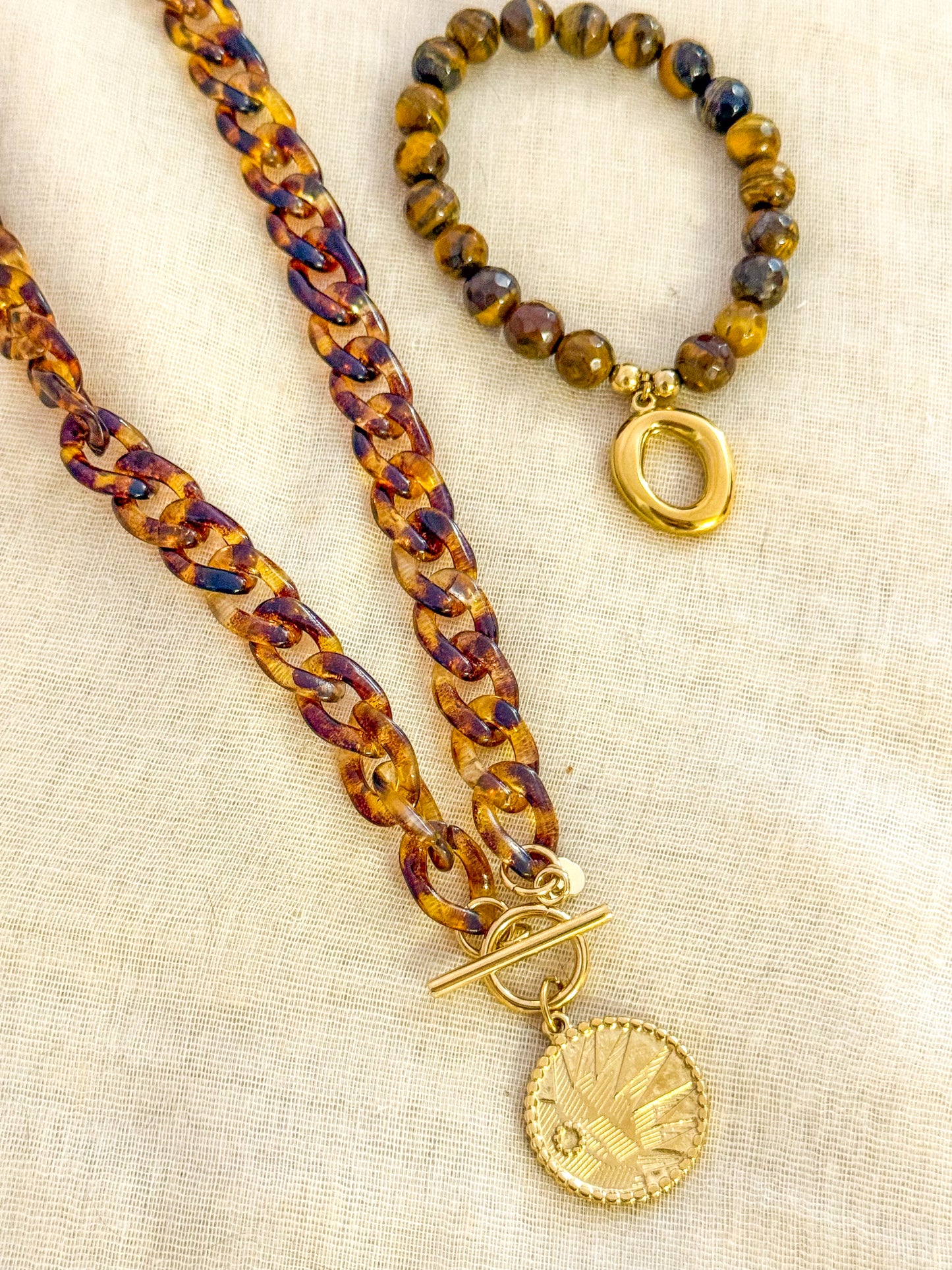 Collar Eclipse Dorado (Medalla sol)
