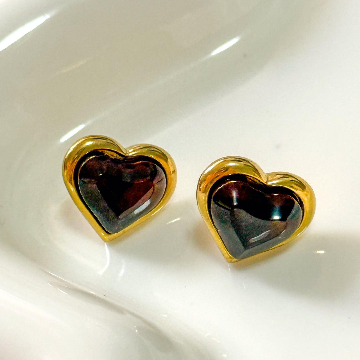 Pendientes Mini Corazón Profundo (MARRÓN)
