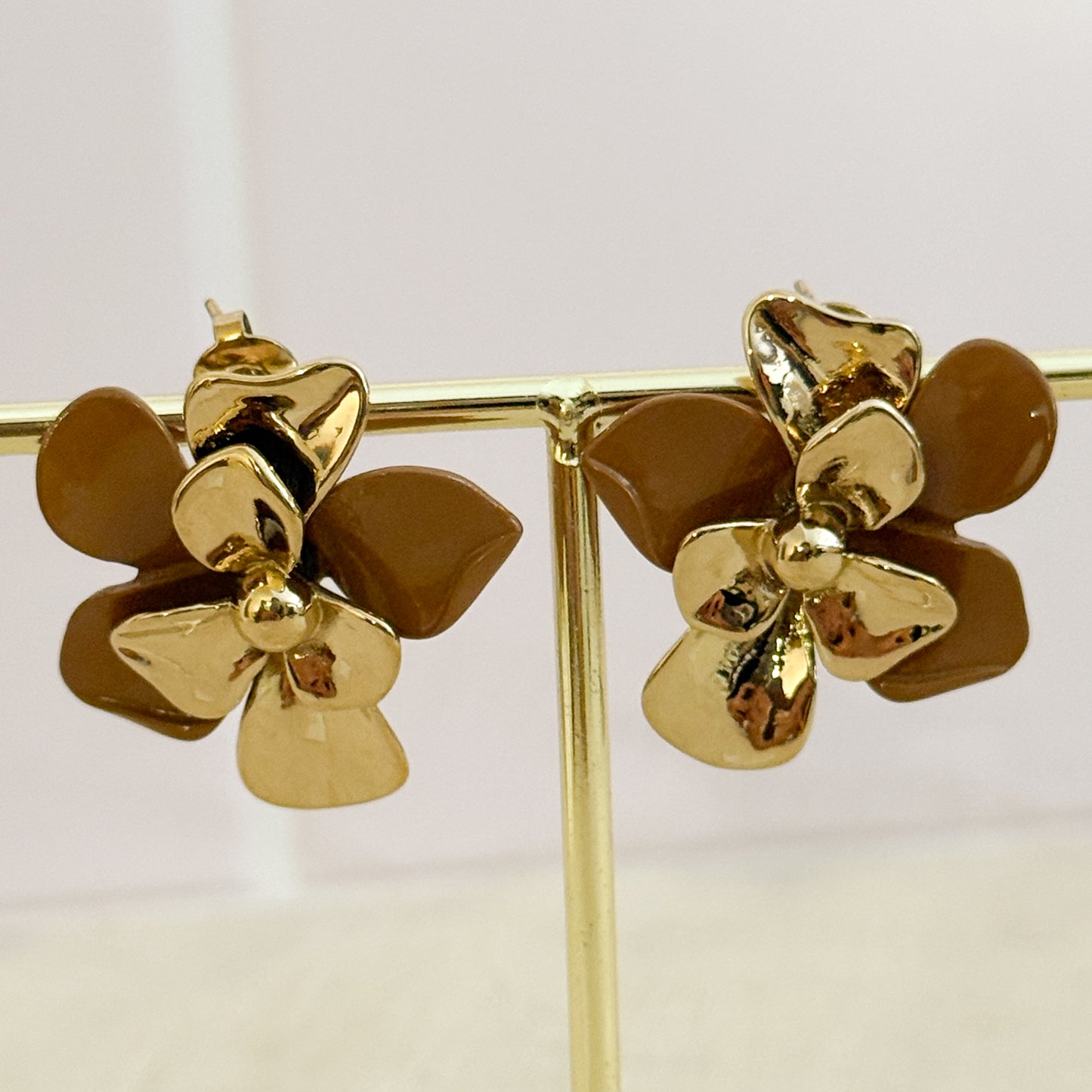 Pendientes Flor Dorada – Acero Inoxidable