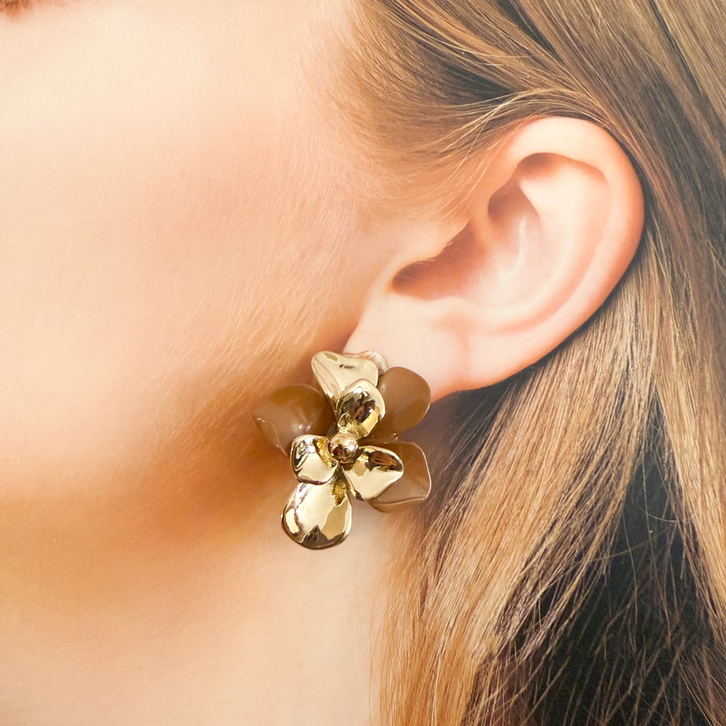 Pendientes Flor Dorada – Acero Inoxidable