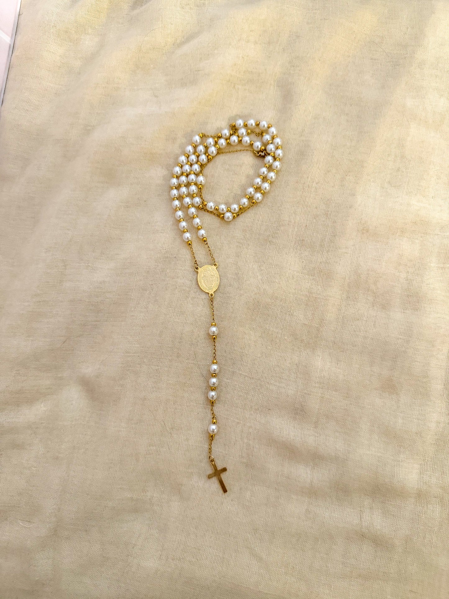 Collar Devoción Serena(Rosario Dorado) – Acero Inoxidable
