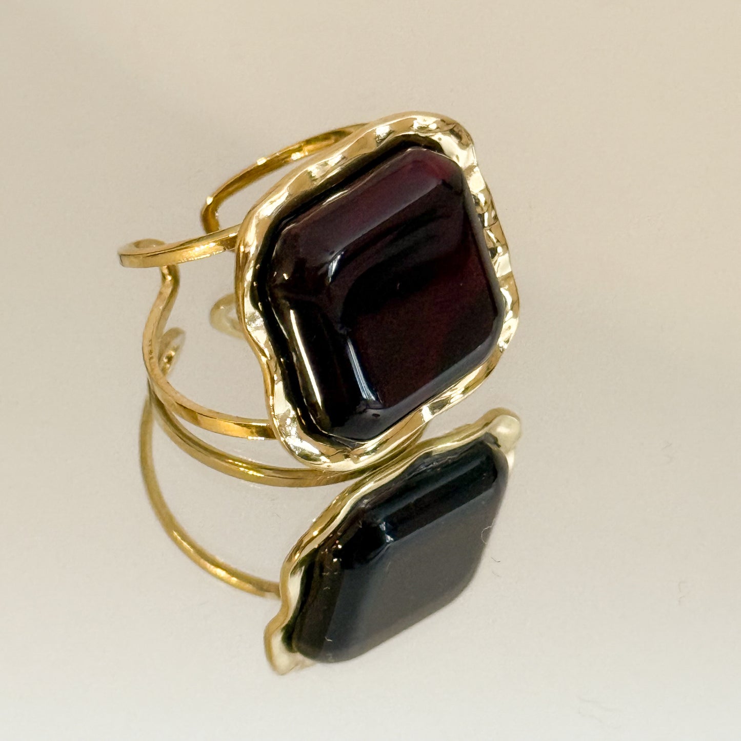 Anillo Prisma Dorado(Cuadrado de color) – Acero Inoxidable (Ajustable)