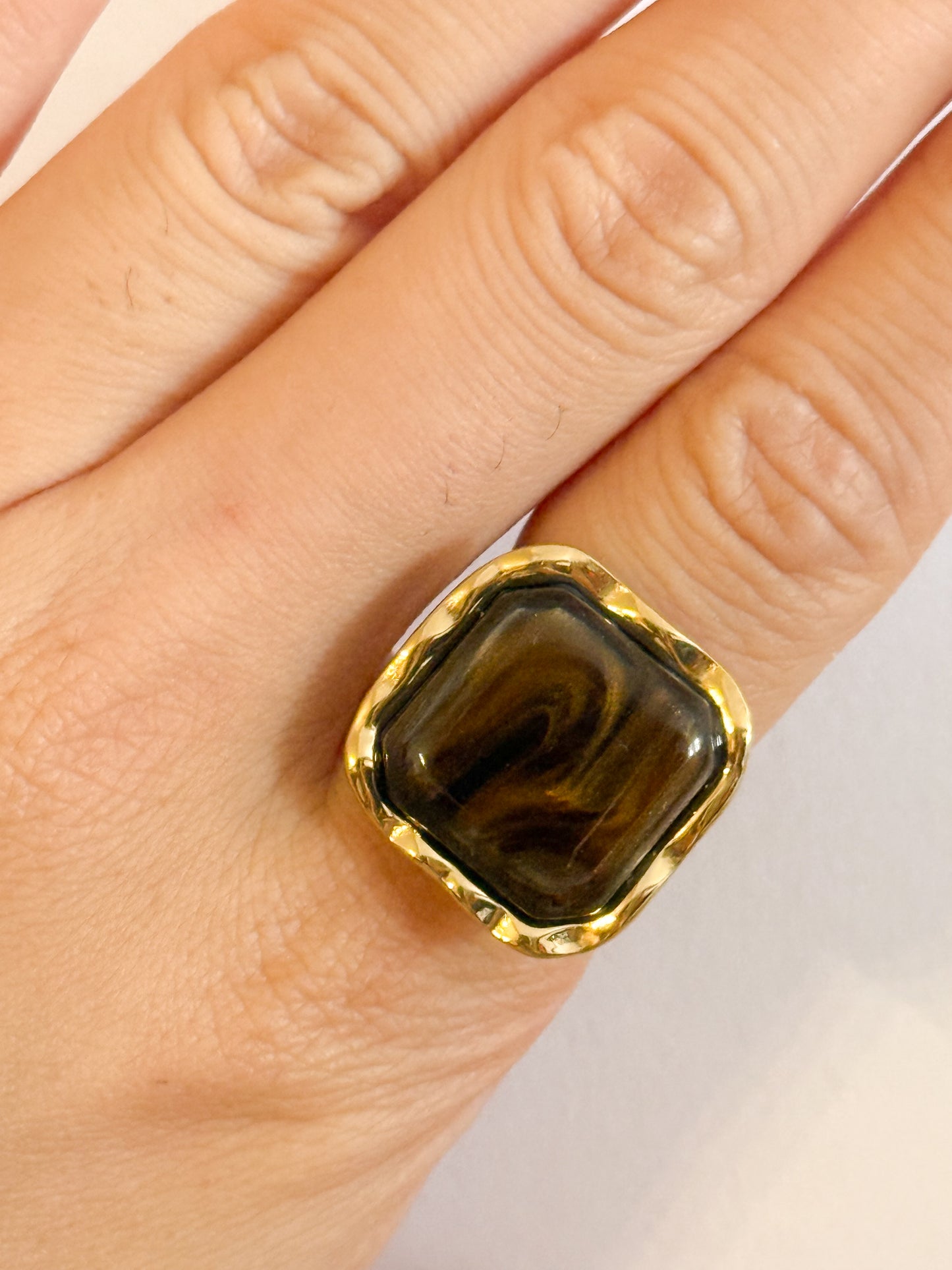 Anillo Prisma Dorado(Cuadrado de color) – Acero Inoxidable (Ajustable)