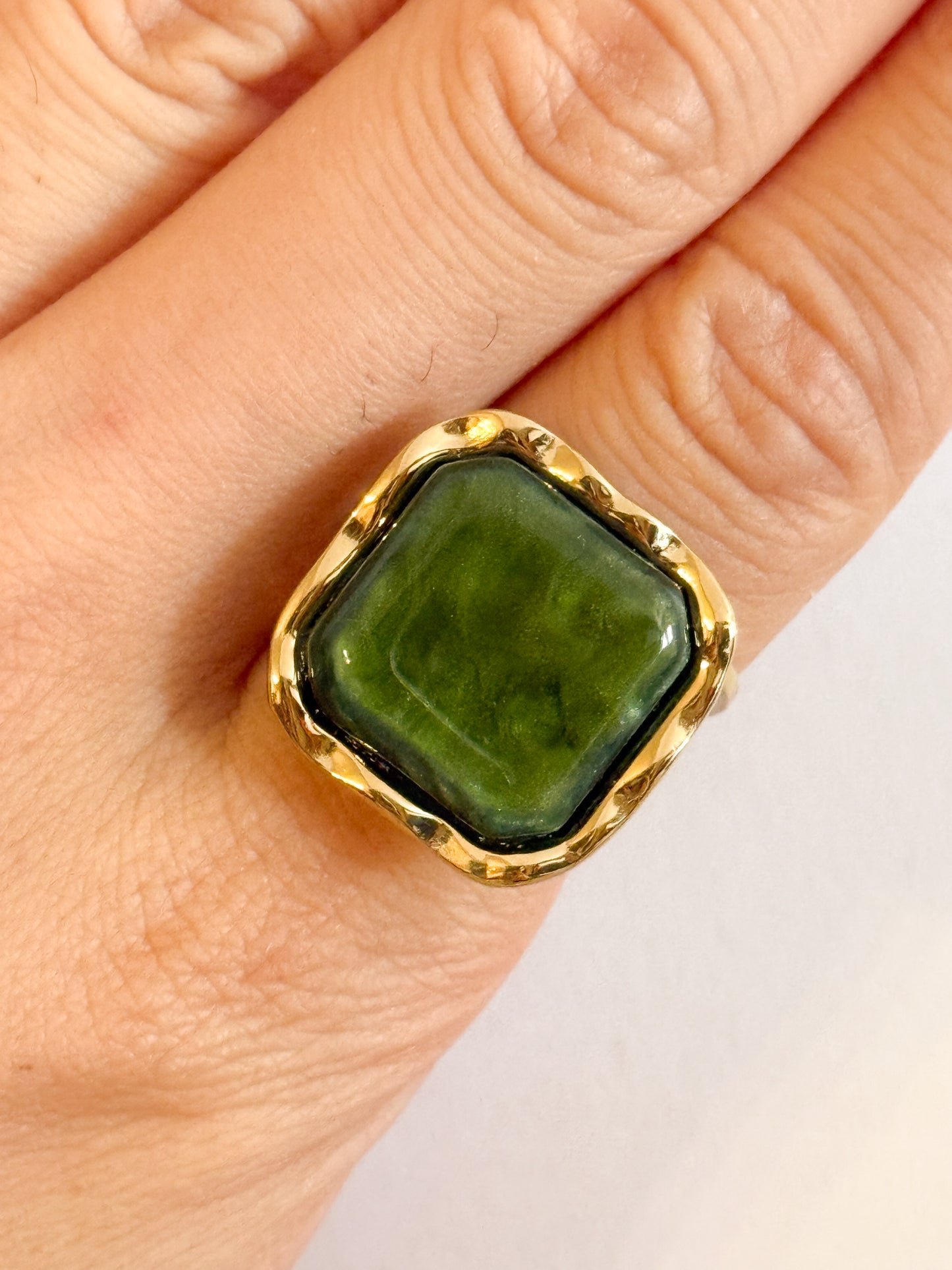 Anillo Prisma Dorado(Cuadrado de color) – Acero Inoxidable (Ajustable)
