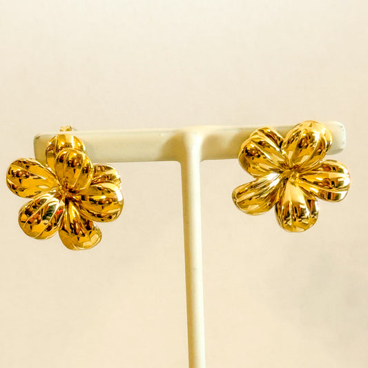 Pendientes Flor Serena(Flor dorada) – Acero Inoxidable