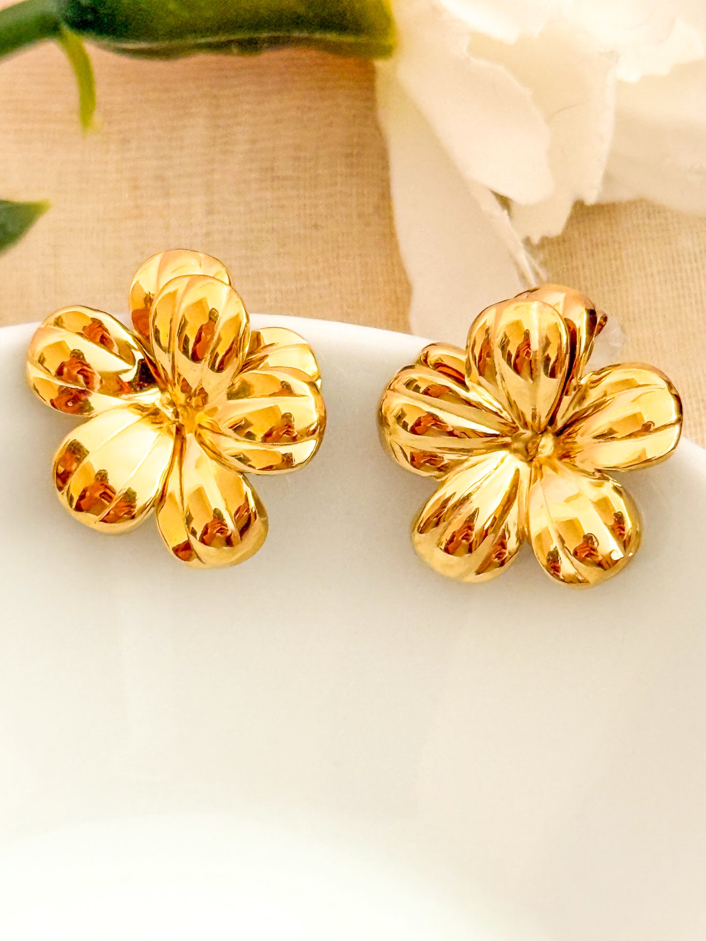 Pendientes Flor Serena(Flor dorada) – Acero Inoxidable