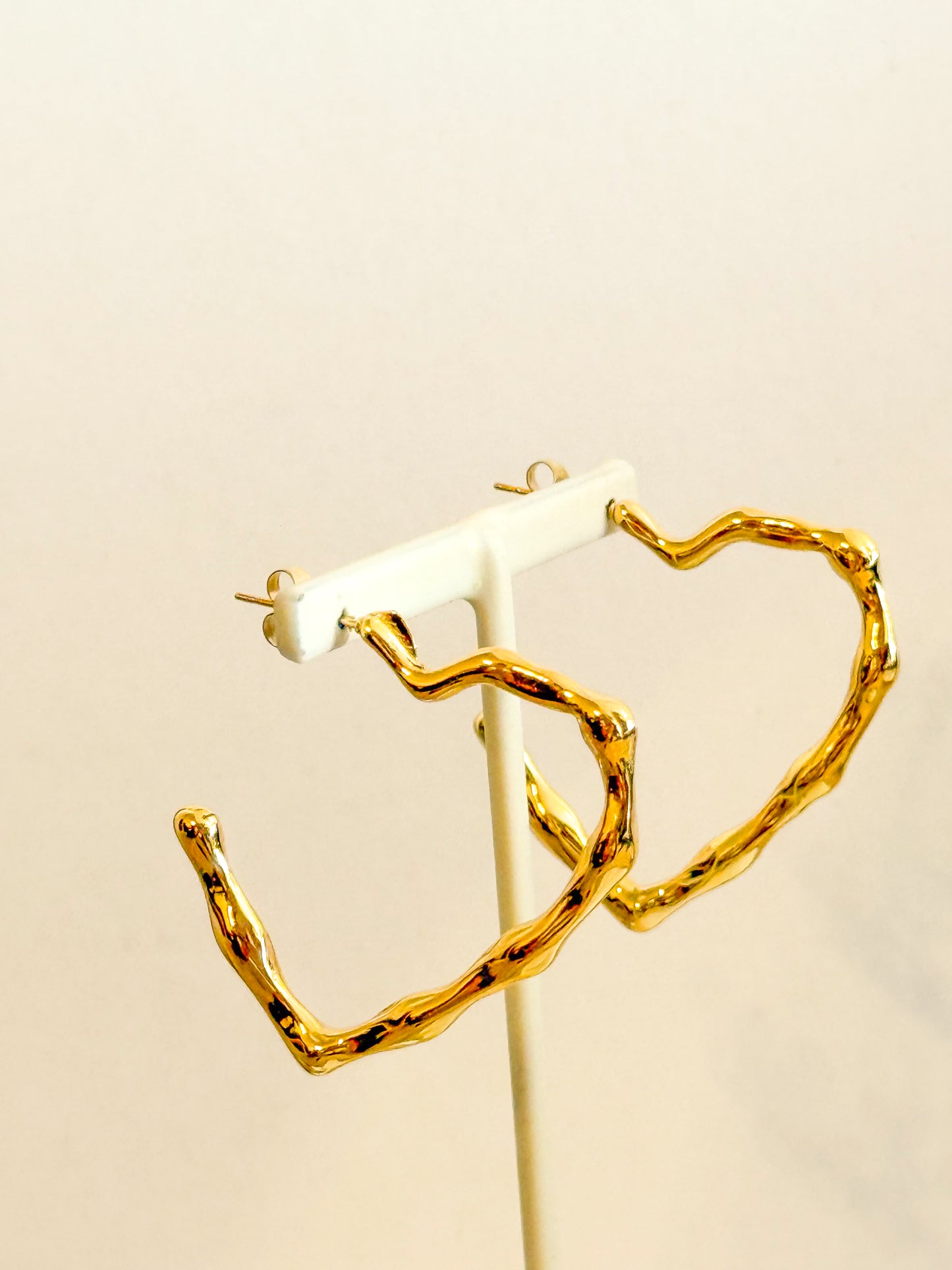 Pendientes Corazón Salvaje(Aro corazón dorado) – Acero Inoxidable