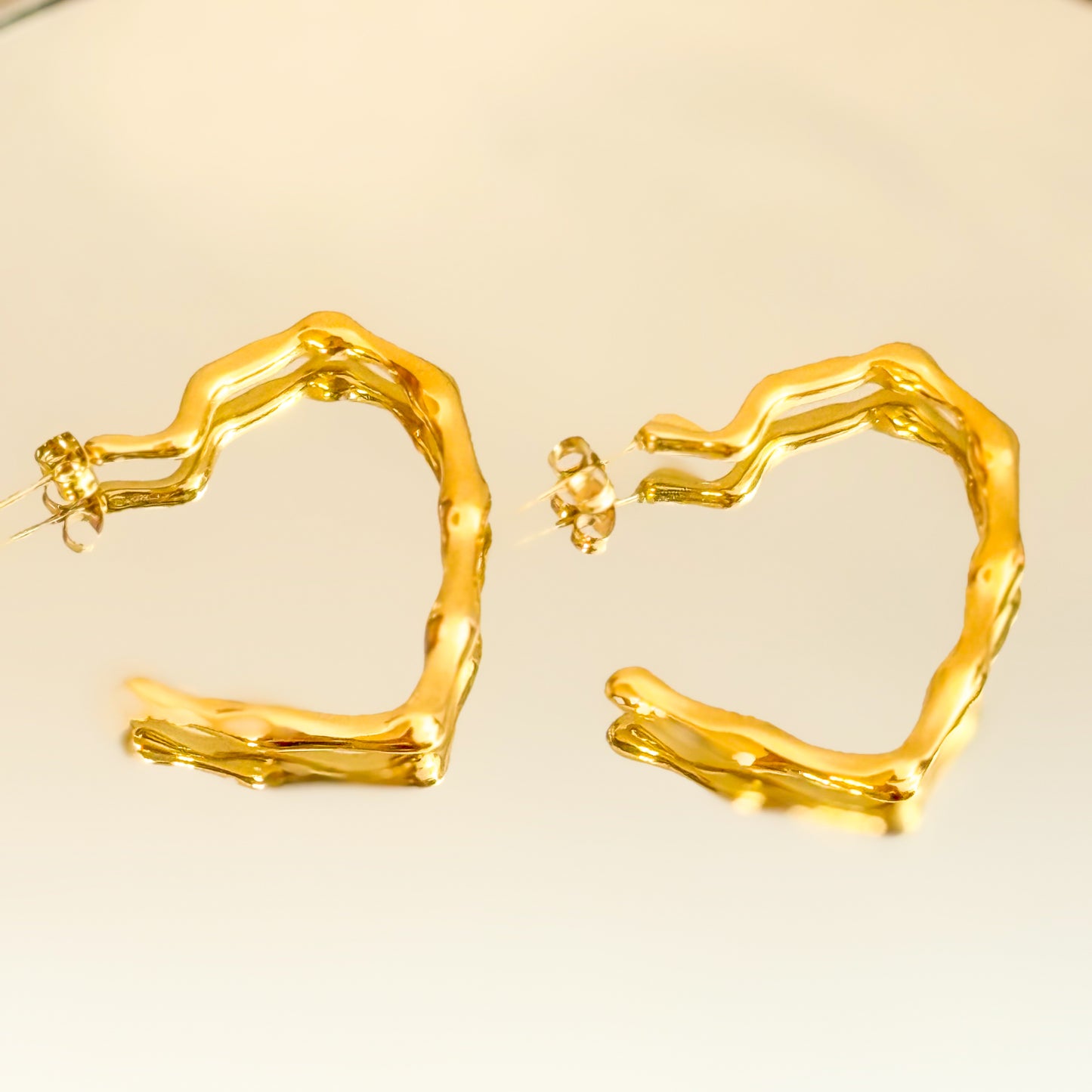Pendientes Corazón Salvaje(Aro corazón dorado) – Acero Inoxidable