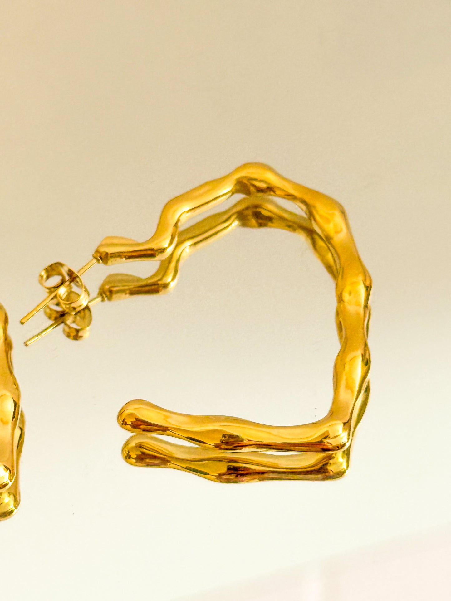 Pendientes Corazón Salvaje(Aro corazón dorado) – Acero Inoxidable