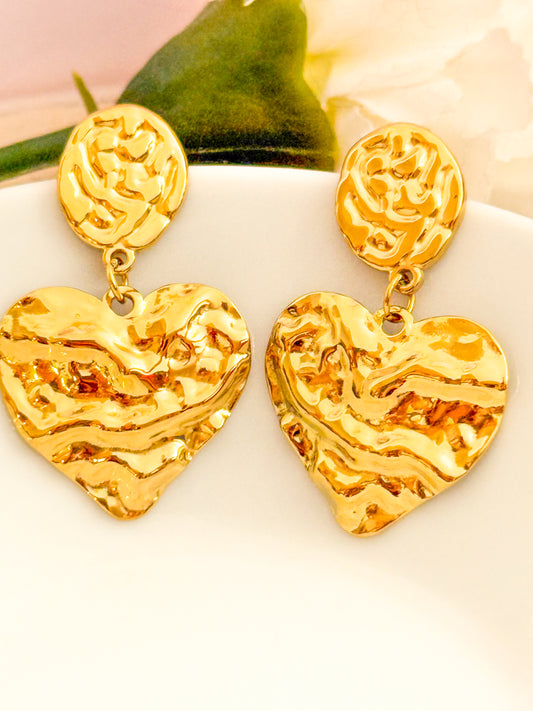 Pendientes Latido Dorado Largo(Corazón texturizado) – Acero Inoxidable