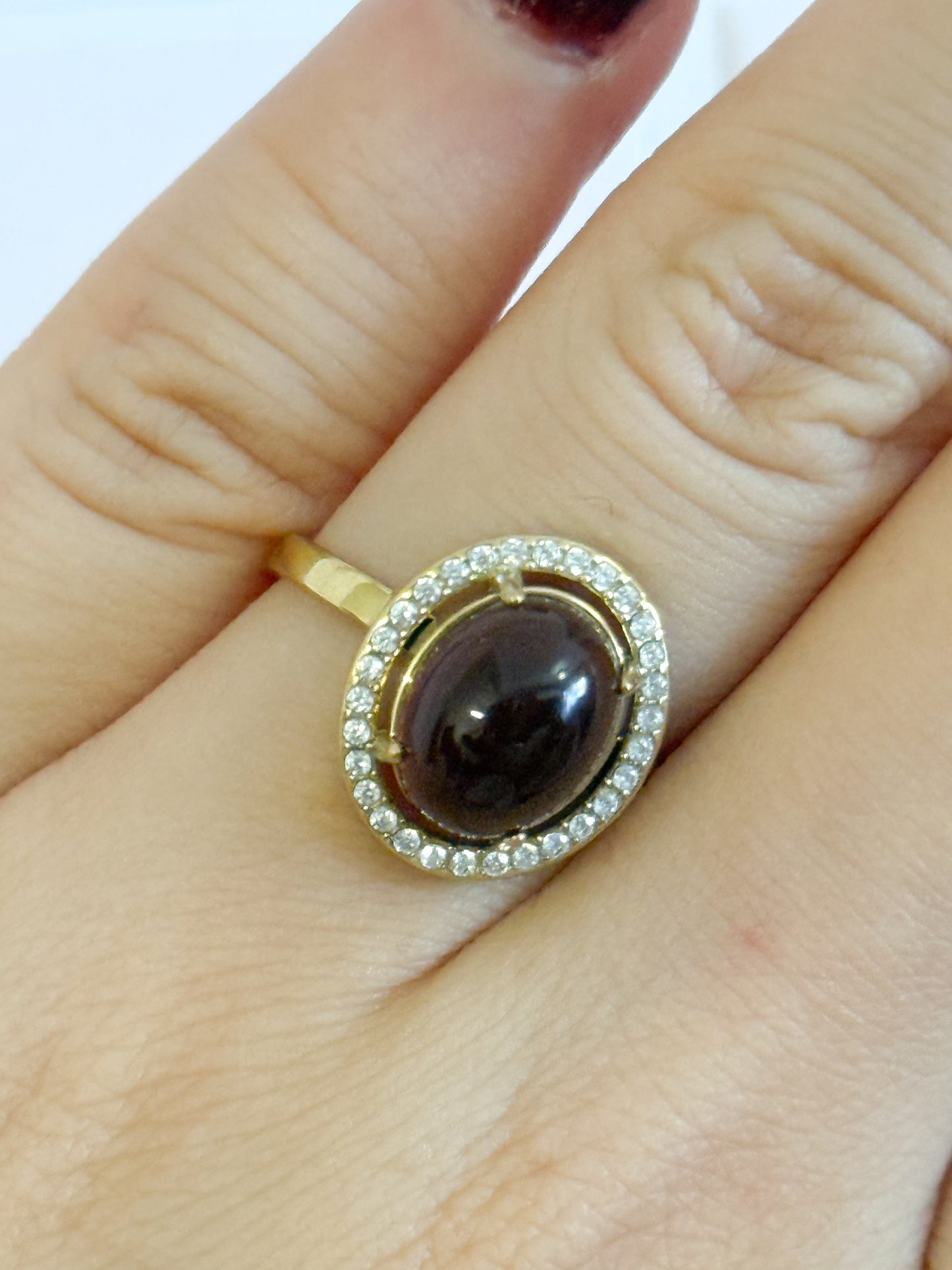 Anillo Órbita Dorada(Piedra oval brillante) – Ajustable