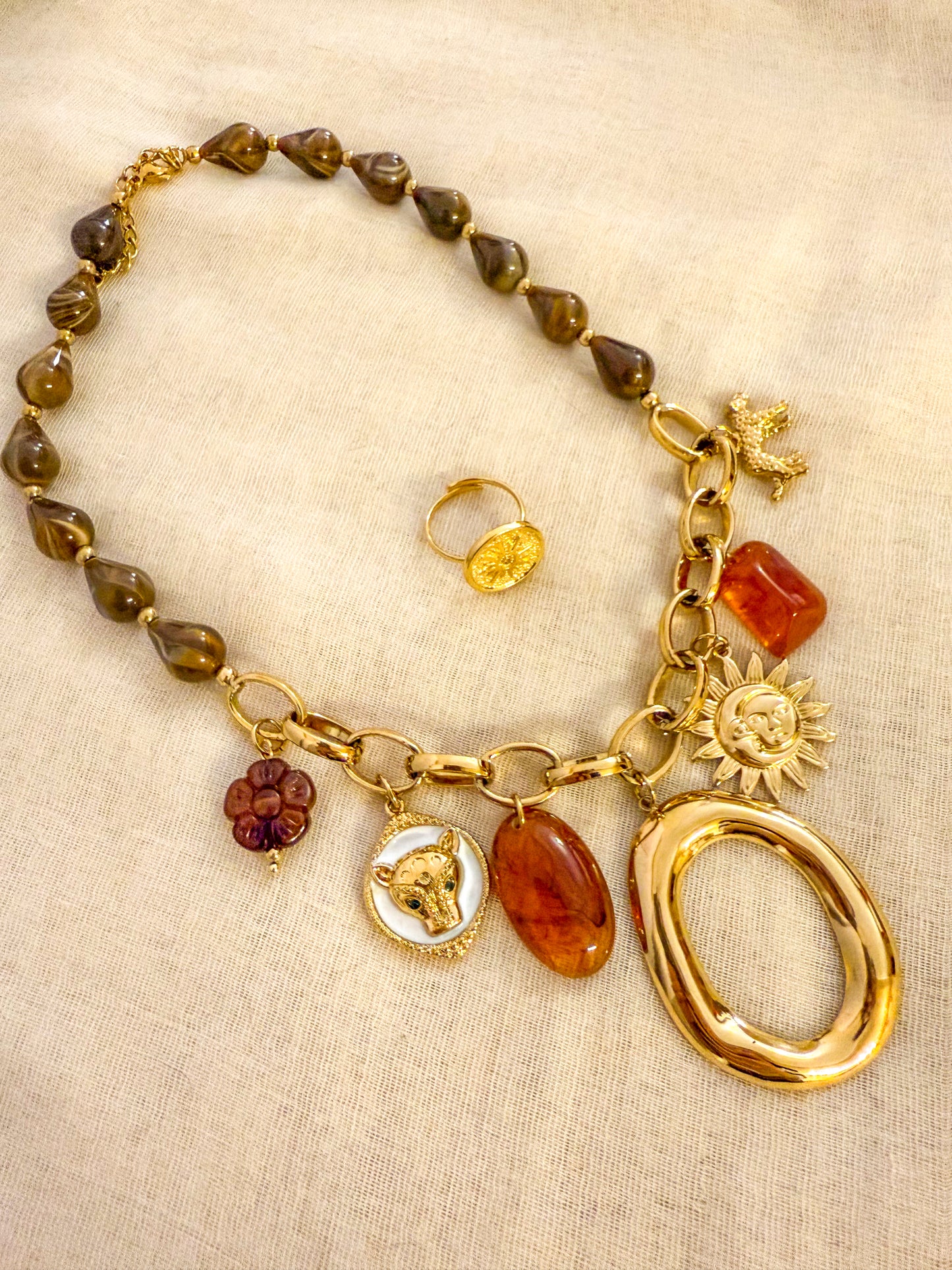 Collar Oval Dorado Jaguar(Charms mixtos)– Acero Inoxidable
