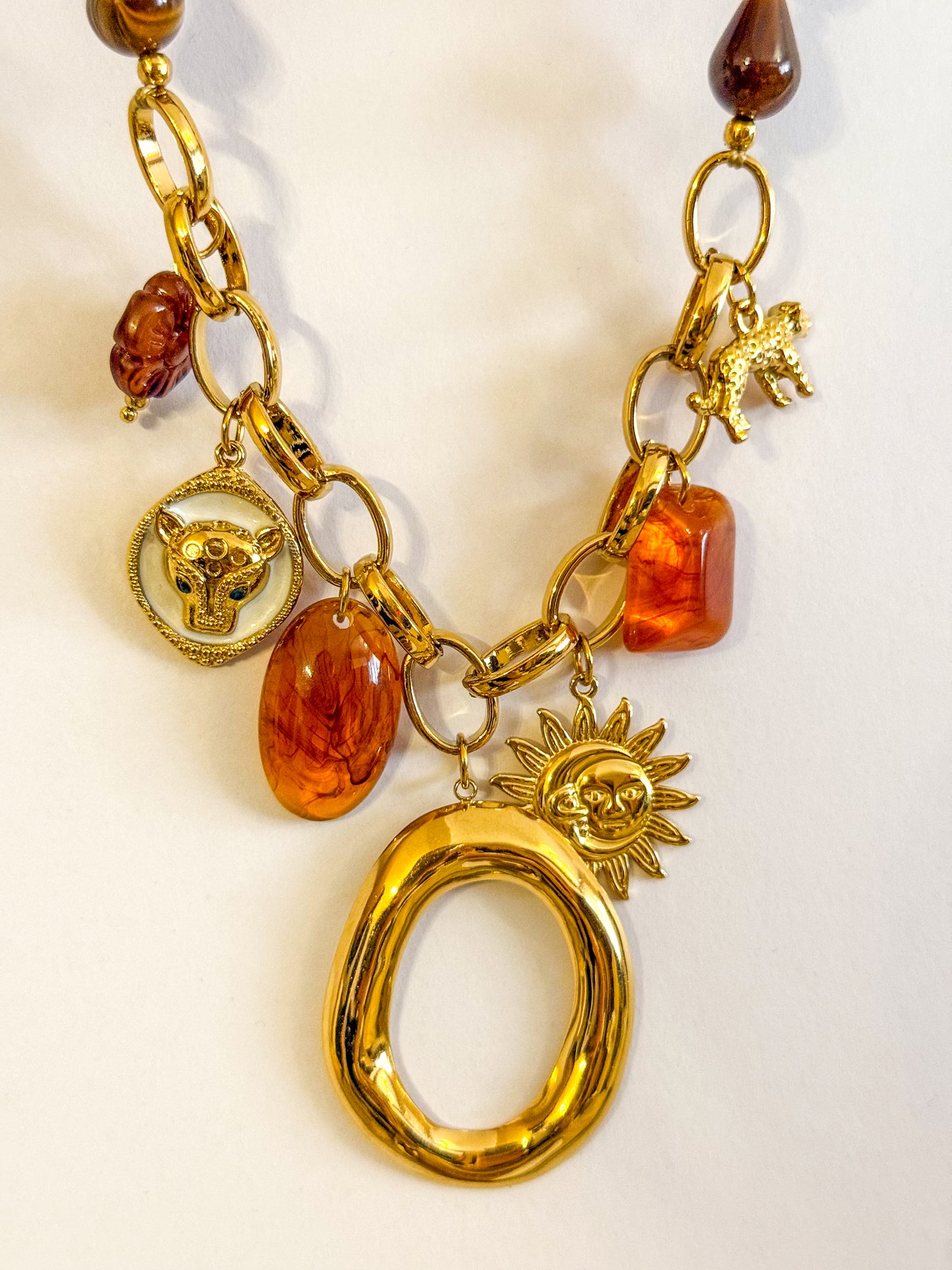 Collar Oval Dorado Jaguar(Charms mixtos)– Acero Inoxidable